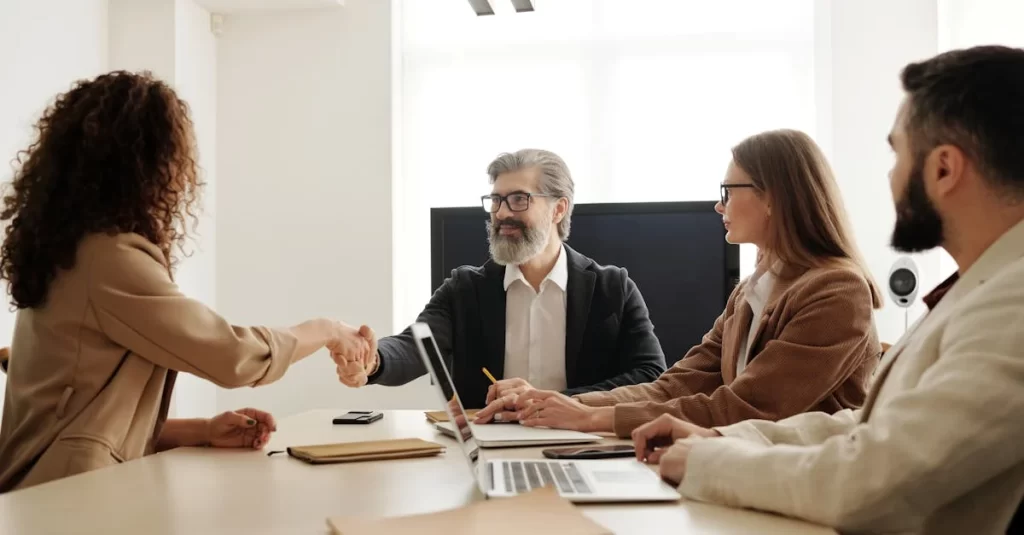 İnsan Kaynakları Yönetiminde Bulut Tabanlı Çözümlerin Satış Süreçlerine Etkisi: Helpdesk Hizmetleri ve Masraf Yönetimi ile İnovasyon
